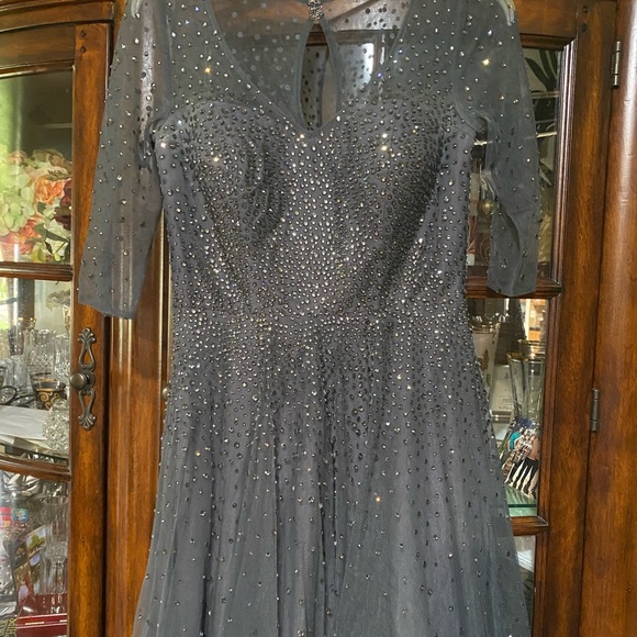 Beautiful gown - Picture 9 of 11